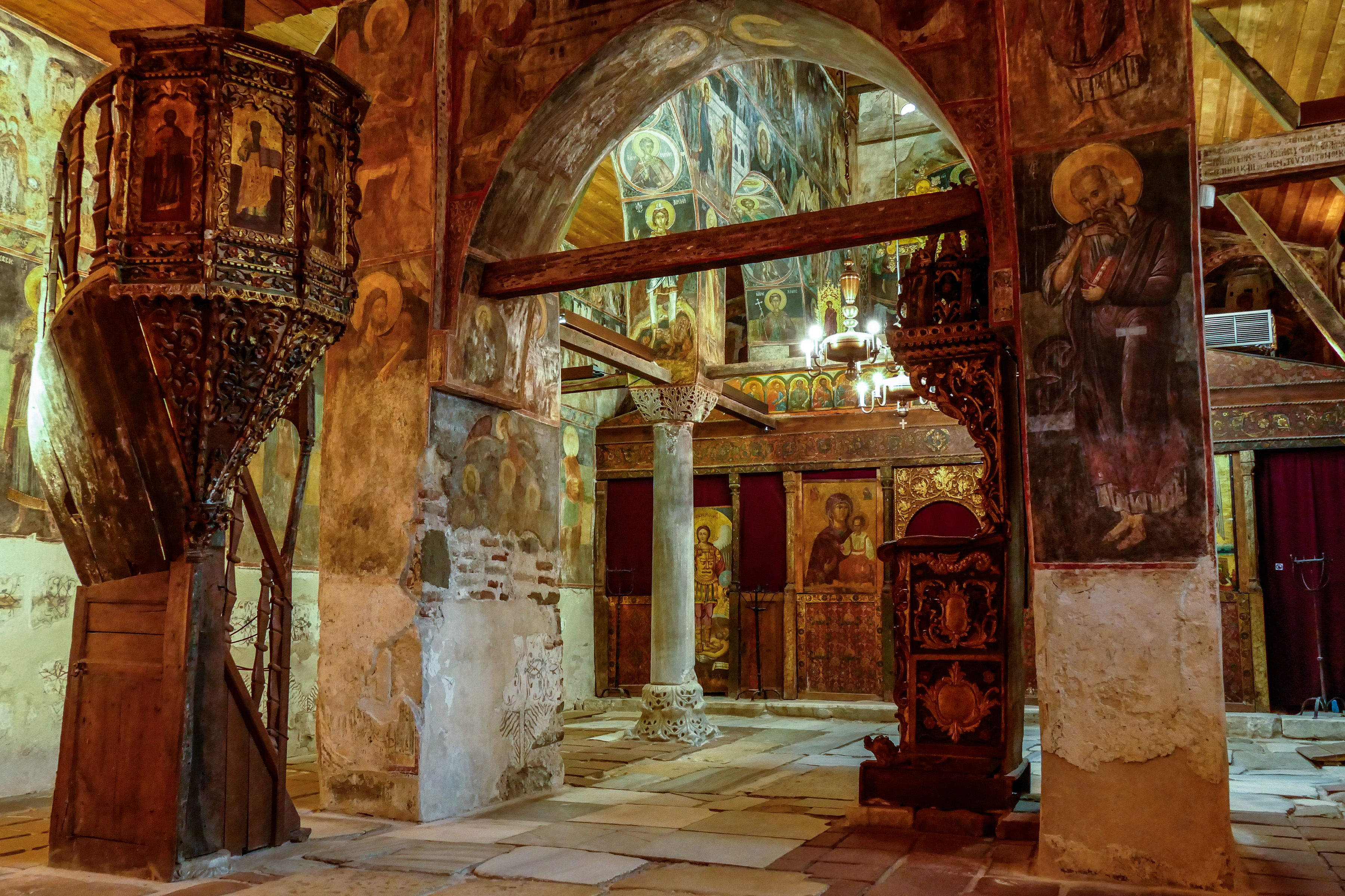 St. Stephan Kirche, 11. Jahrhundert - mit ca. 1000 Figurenbilder aus dem 16.-18.Jahrhundert